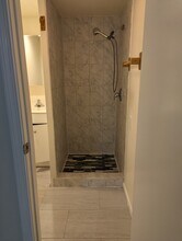 16043 Leadwell St, Unit Styudio in Van Nuys, CA - Building Photo - Building Photo