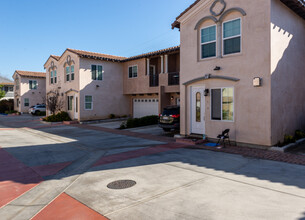 Newport Villas in Costa Mesa, CA - Building Photo - Building Photo