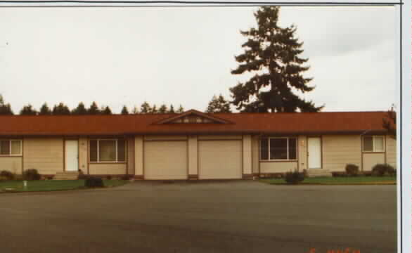 15320-15322 9th Ave. Ct E in Tacoma, WA - Foto de edificio