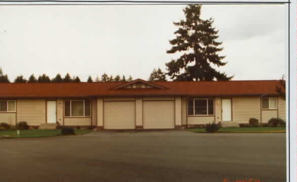 15320-15322 9th Ave. Ct E in Tacoma, WA - Building Photo