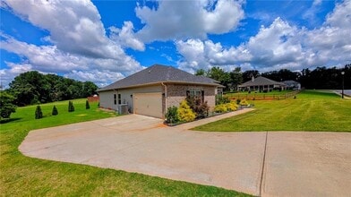 6055 Creekside View Ln in Clermont, GA - Building Photo - Building Photo