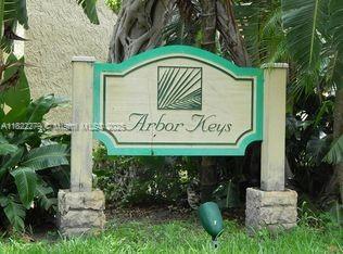 4467 Treehouse Ln in Tamarac, FL - Building Photo