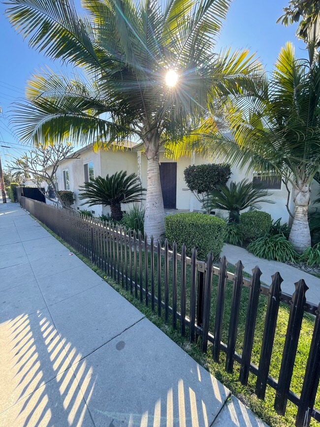 property at 600 W Palmer St