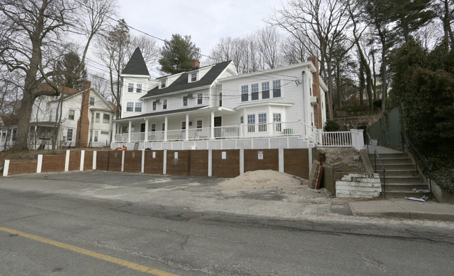 158 Woodbine Ave in Northport, NY - Building Photo - Building Photo