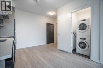 212 King William St in Hamilton, ON - Building Photo - Building Photo