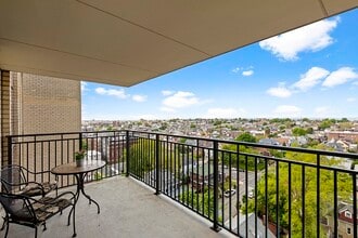 7855 Kennedy Blvd E, Unit 17H in North Bergen, NJ - Building Photo - Building Photo