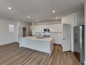 5838 Casterly Rock St in Las Vegas, NV - Foto de edificio - Building Photo