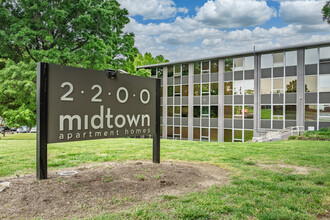 2200 Midtown in Greensboro, NC - Foto de edificio - Building Photo