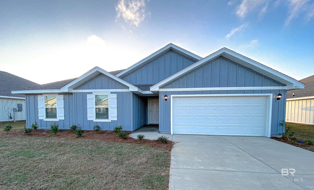 7063 Abigail St in Gulf Shores, AL - Building Photo