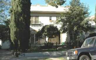 525 N Kenmore Ave in Los Angeles, CA - Building Photo