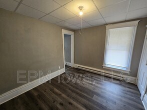 102 South St in Waterloo, IA - Building Photo - Building Photo