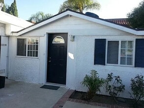 136 E 21ST ST, Unit B103 in Costa Mesa, CA - Building Photo - Building Photo