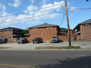 211 W Esplanade Ave in Metairie, LA - Foto de edificio - Building Photo