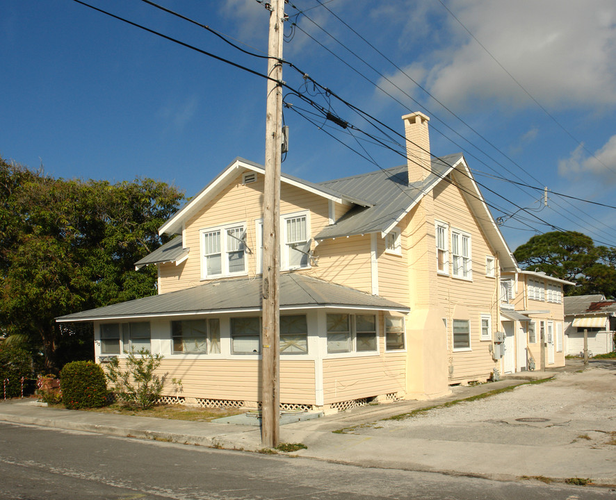 326 S Federal Hwy in Lake Worth, FL - Building Photo