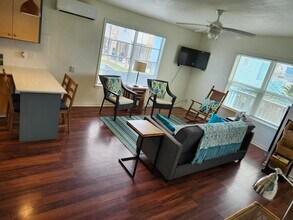 4215 Hardin Dr in Galveston, TX - Building Photo - Building Photo