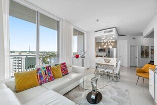 300 S Australian Ave in West Palm Beach, FL - Building Photo