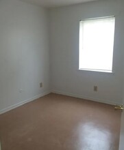 208 E Wells St in Madisonville, TX - Building Photo - Building Photo