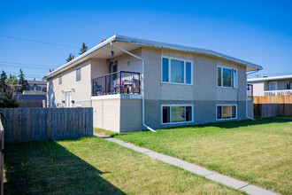 7721 41 Av NW in Calgary, AB - Building Photo - Building Photo