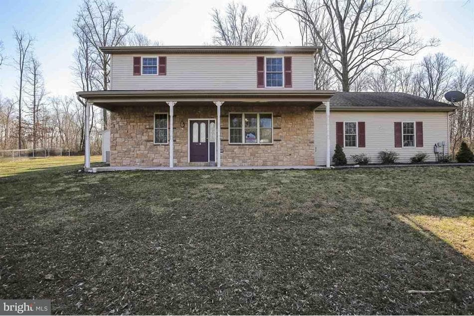 1910 Valley Green Rd in Goldsboro, PA - Building Photo