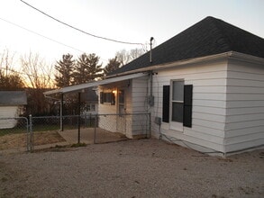 1021 W Howe St in Bloomington, IN - Foto de edificio - Building Photo