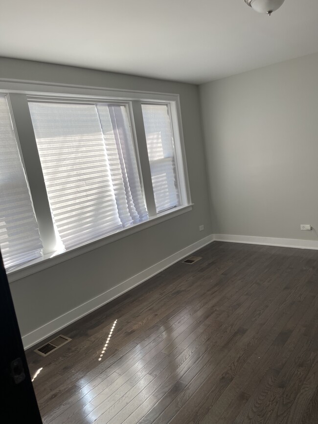 8414 S Cregier Ave, Unit 1 north in Chicago, IL - Building Photo - Building Photo