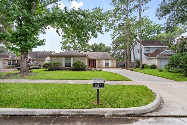 611 Muirwood Ln in Sugar Land, TX - Building Photo - Building Photo