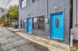 9017 Riverside Pl in North Bergen, NJ - Building Photo