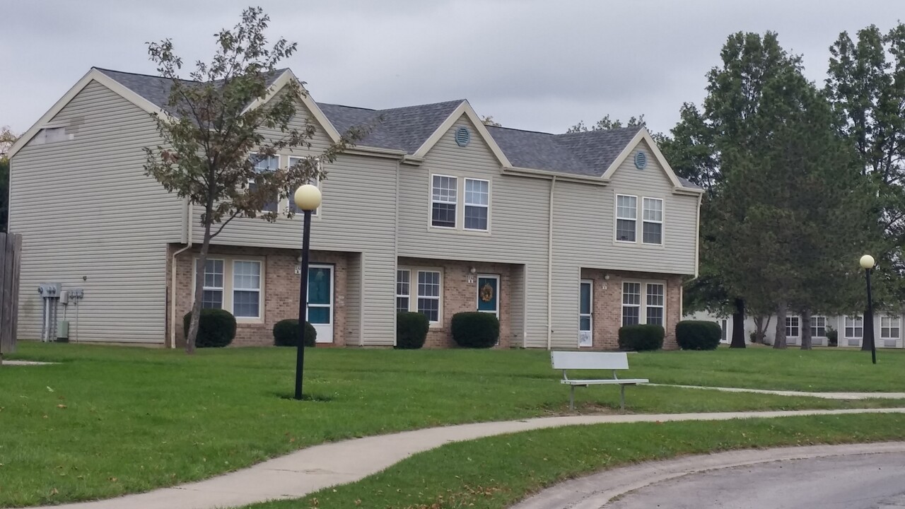 Eagle Manor in Fremont, OH - Foto de edificio