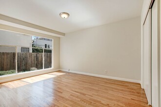 HOLT907 in Los Angeles, CA - Building Photo - Interior Photo