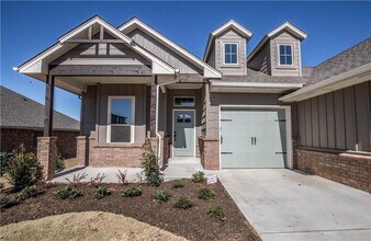 10005 NW 142nd in Yukon, OK - Building Photo - Building Photo