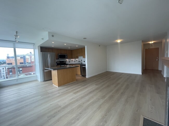 120-1120 Milross Ave in Vancouver, BC - Building Photo - Building Photo