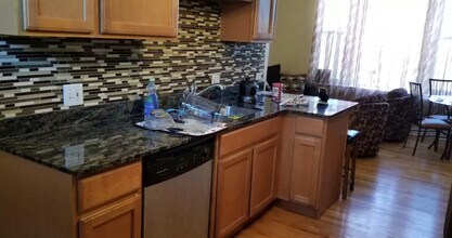 2403 N Hamlin Ave in Chicago, IL - Building Photo - Building Photo