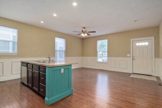 1046 E Walnut St in Springfield, MO - Building Photo - Building Photo