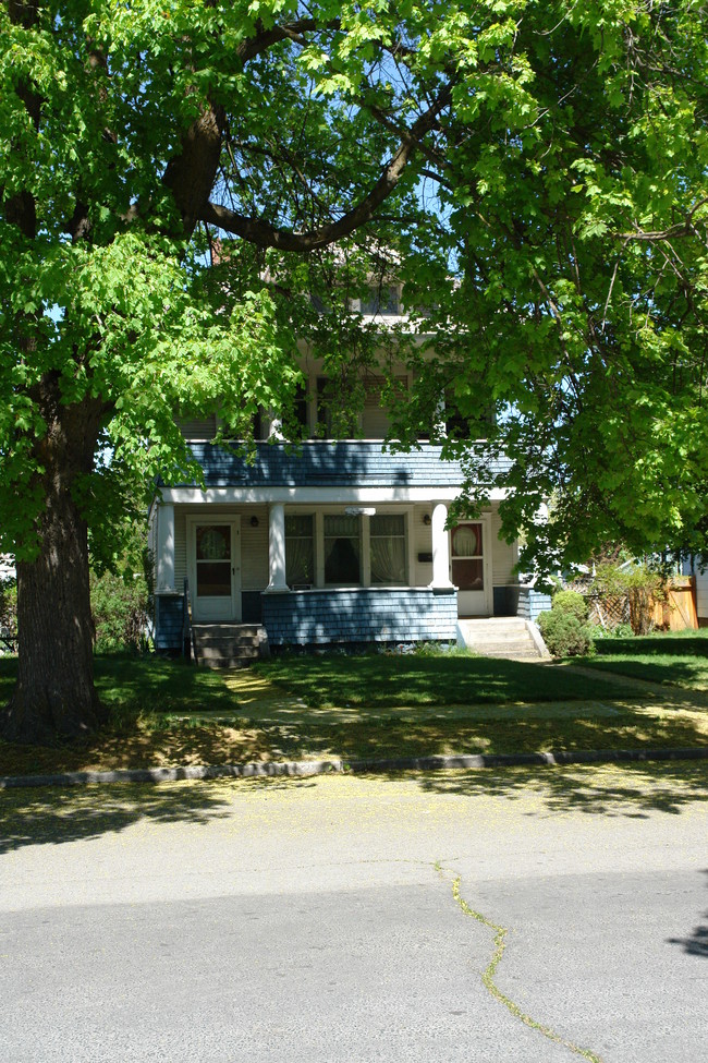 1222 W Augusta Ave in Spokane, WA - Foto de edificio - Building Photo