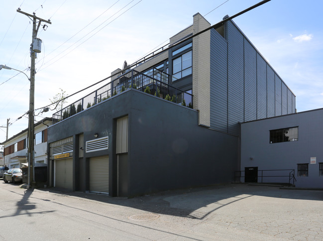 4372 Fraser St in Vancouver, BC - Building Photo - Building Photo