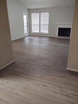 1202 Thorpe Ln, Unit 216 in San Marcos, TX - Building Photo