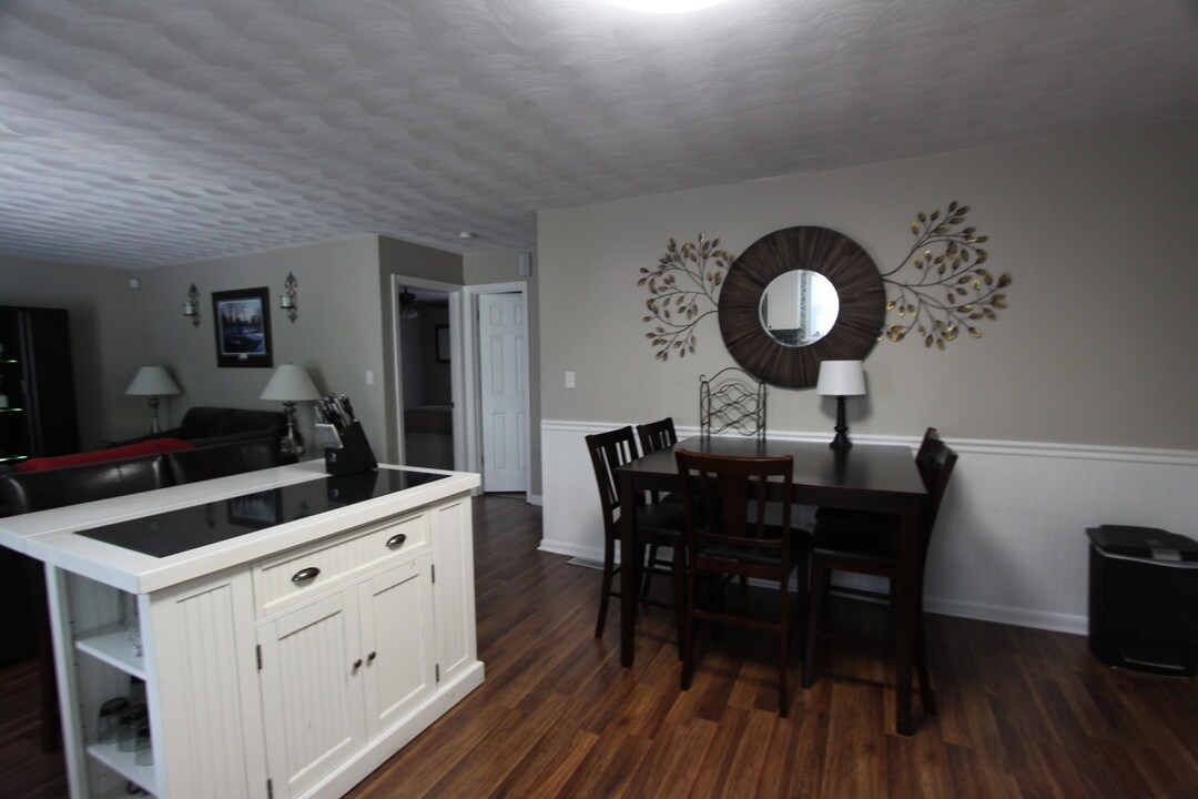 2312 Red Tide Rd-Unit -B in Virginia Beach, VA - Foto de edificio