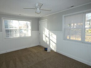 10620 N Locust Ct in Kansas City, MO - Building Photo - Building Photo