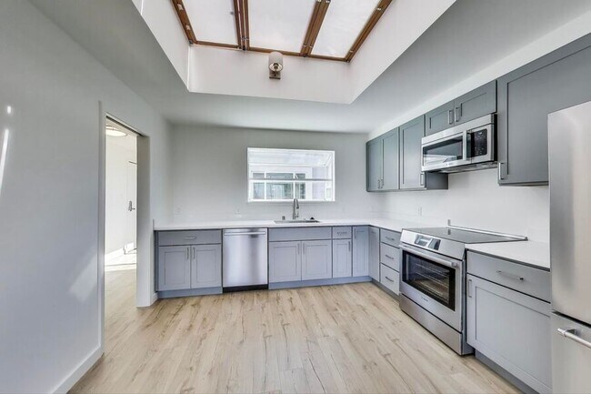 2137 Lombard St in San Francisco, CA - Building Photo - Building Photo