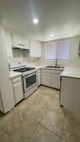 10123 Alondra Blvd, Unit 6 in Bellflower, CA - Building Photo