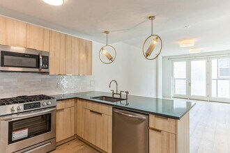 348 Baldwin Ave in Jersey City, NJ - Building Photo - Building Photo