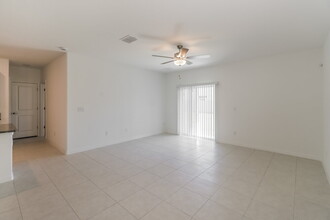 17862 Beaming Rays Ln in Lutz, FL - Building Photo - Building Photo