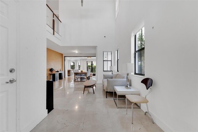 10574 NW 70th Ln in Doral, FL - Building Photo - Building Photo