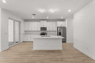 3567 NW Solange Ct in Jensen Beach, FL - Foto de edificio - Building Photo