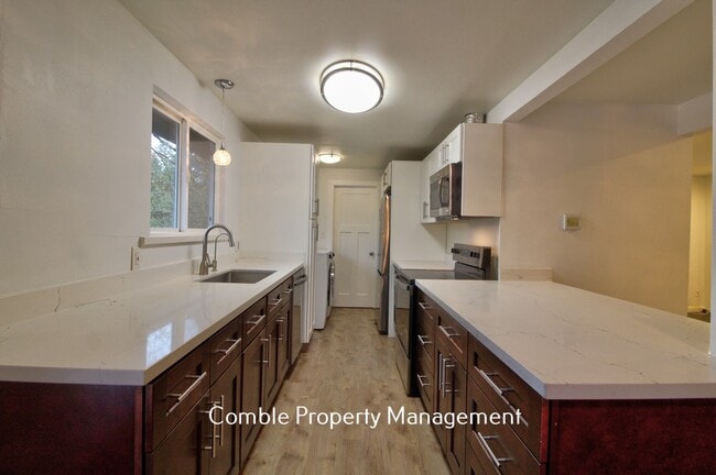 property at 16605 NE 87th St