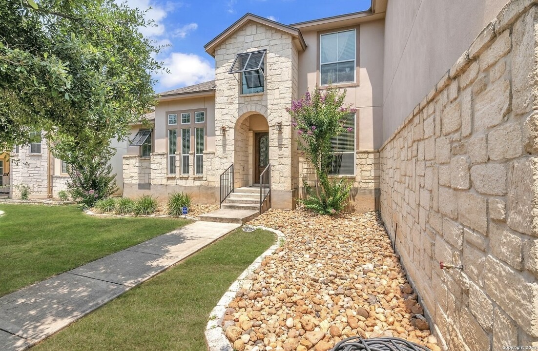 16015 Los Sedona in Helotes, TX - Building Photo