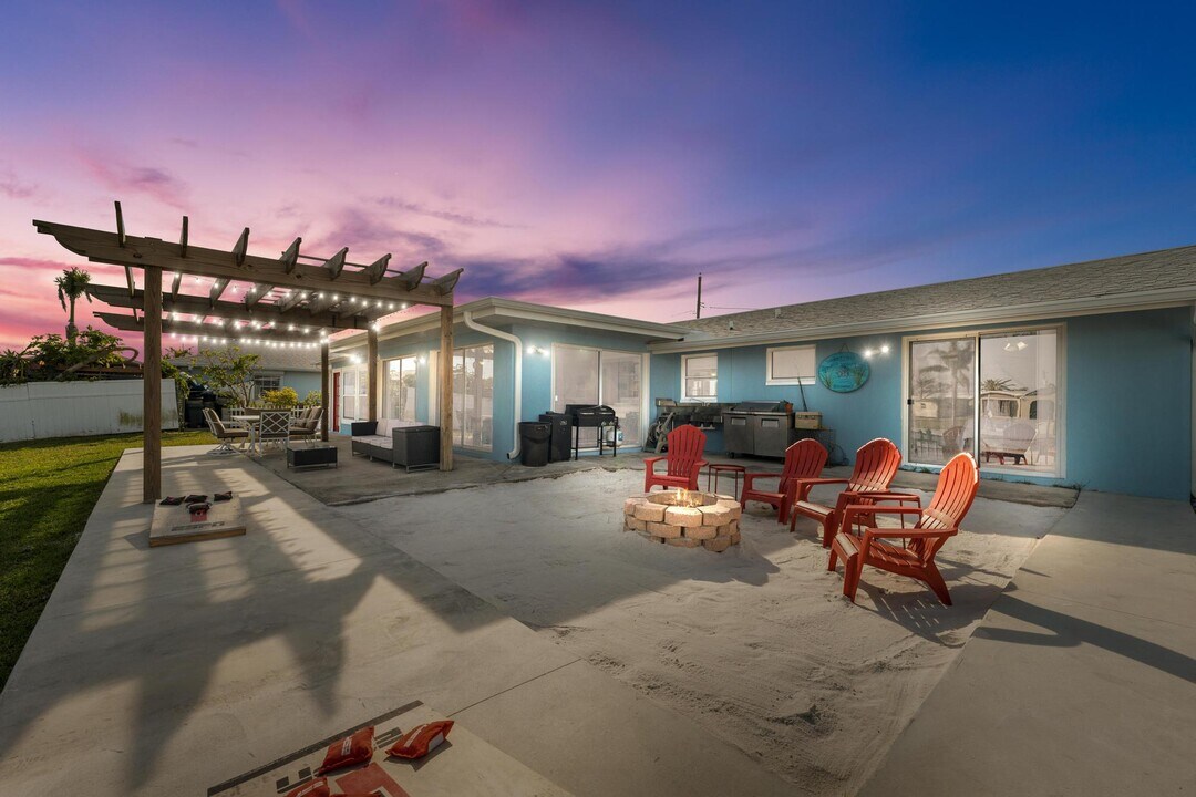 121 Carlisle Ave NW in Port Charlotte, FL - Building Photo