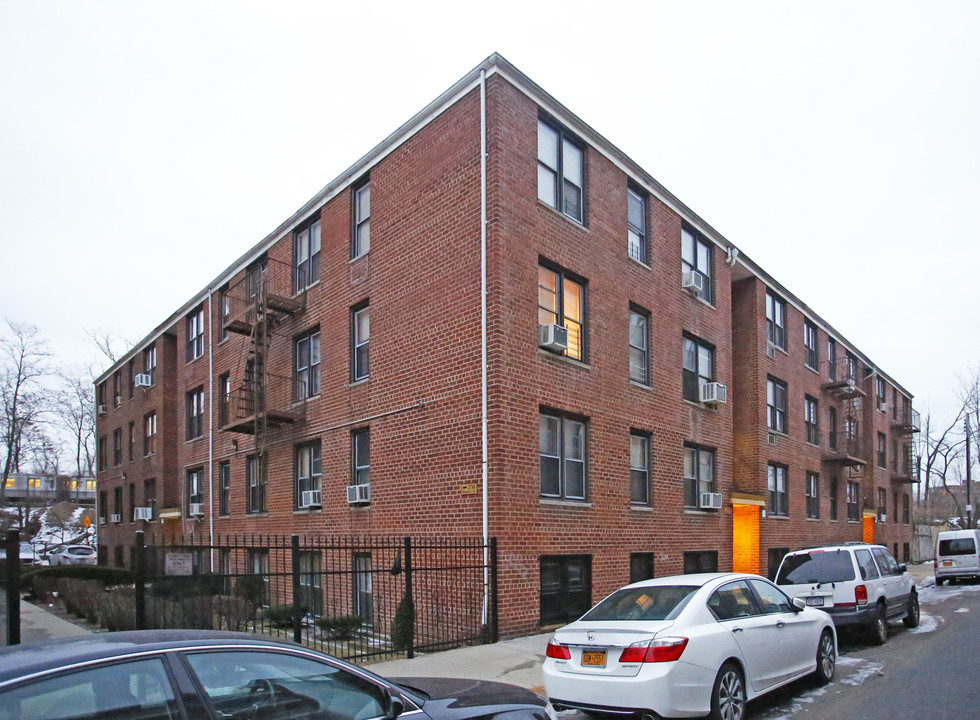 2742 E 13th St in Brooklyn, NY - Building Photo