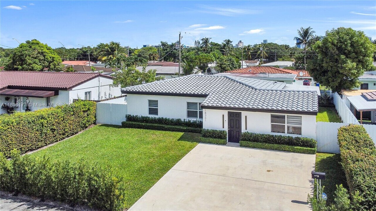 18361 NE 20th Pl in North Miami Beach, FL - Building Photo