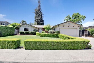 2720 Diericx Dr in Mountain View, CA - Foto de edificio - Building Photo